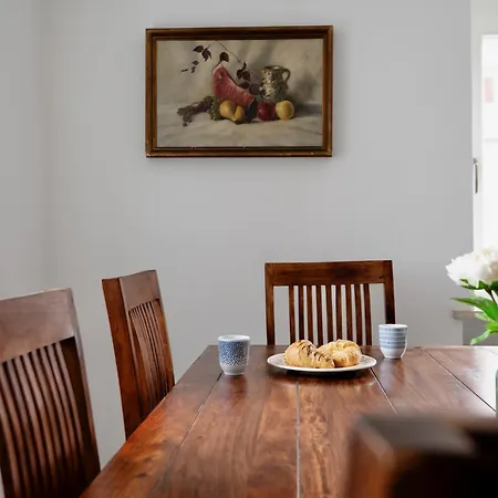 Apartment Stilvolle Altbauwohnung Beim Lindentor