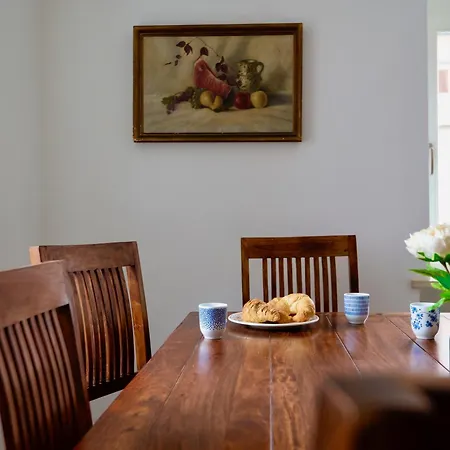 Stilvolle Altbauwohnung Beim Lindentor
