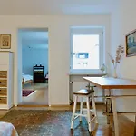 Stilvolle Altbauwohnung Beim Lindentor *