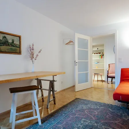 Apartment Stilvolle Altbauwohnung Beim Lindentor *