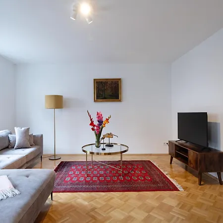 Apartment Stilvolle Altbauwohnung Beim Lindentor *