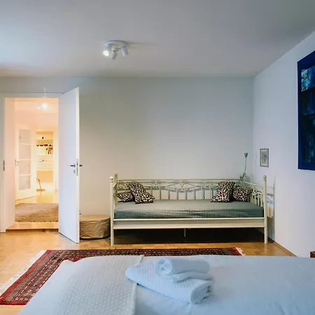Stilvolle Altbauwohnung Beim Lindentor *