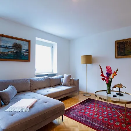 شقة Stilvolle Altbauwohnung Beim Lindentor ميمنغن