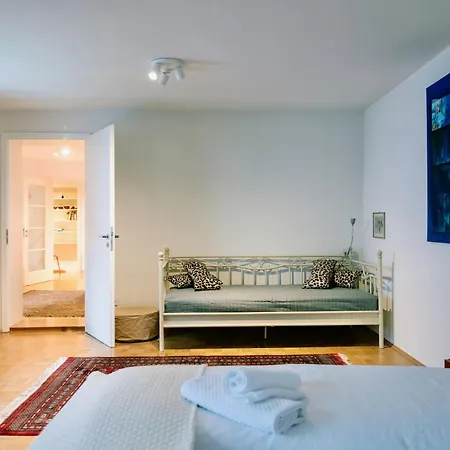 Stilvolle Altbauwohnung Beim Lindentor Appartement