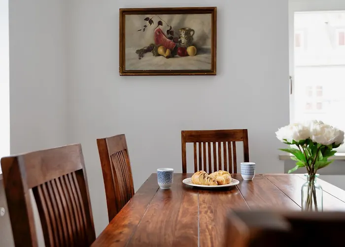 Lägenhet Stilvolle Altbauwohnung Beim Lindentor