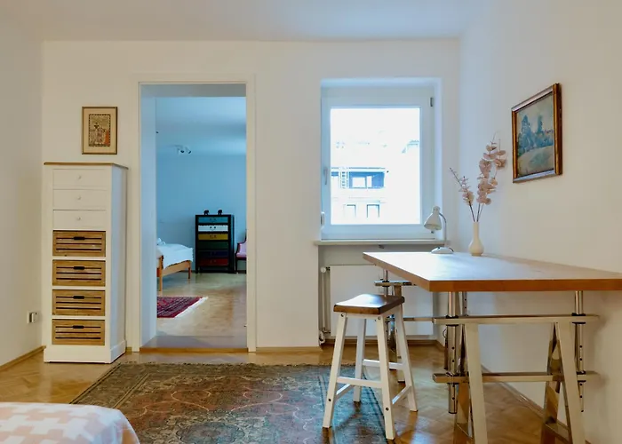 Stilvolle Altbauwohnung Beim Lindentor *